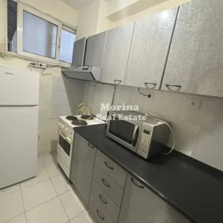 Tirane, jepet me qera apartament 1+1 Kati 3, 55 m² 550 € (Qender)