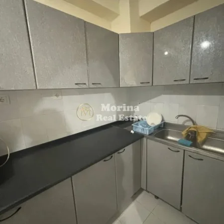 Tirane, jepet me qera apartament 1+1 Kati 3, 55 m² 550 € (Qender)