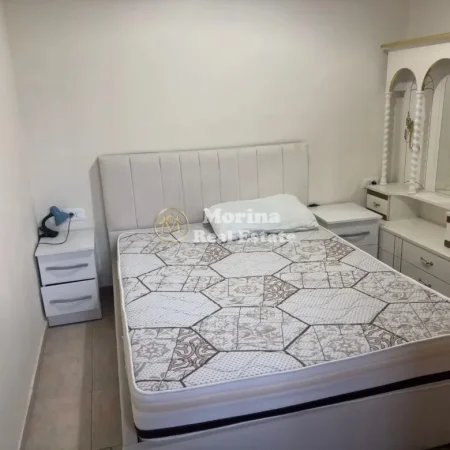 Tirane, jepet me qera apartament 1+1 Kati 3, 55 m² 550 € (Qender)
