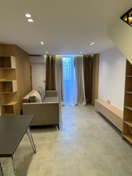 Tirane, shitet apartament duplex 1+1+Ballkon Kati 1, 73 m² 119.000 € (rruga e kavajes)