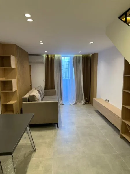 Tirane, shitet apartament duplex 1+1+Ballkon Kati 1, 73 m² 119.000 € (rruga e kavajes)