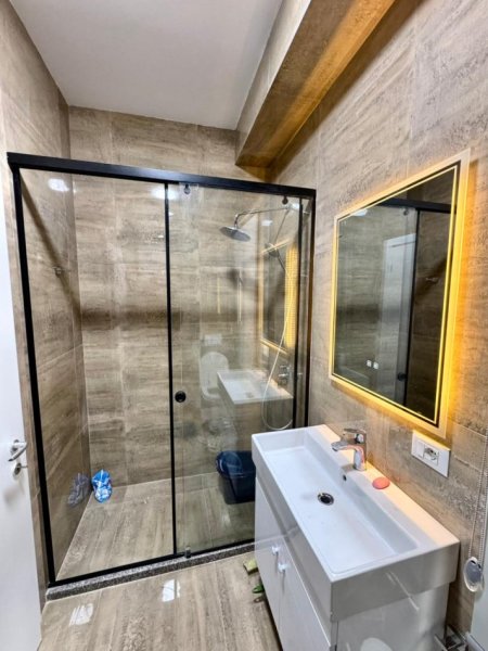 Tirane, jepet me qera apartament 2+1 Kati 8, 100 m² 1.300 € (Garden Building Residence , Rruga e Kavajes)