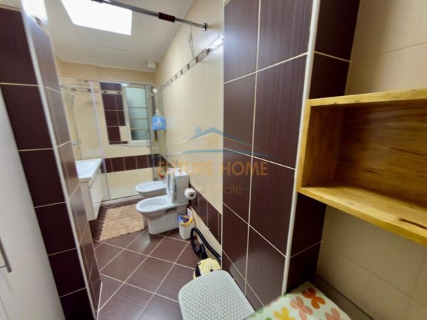 Tirane, jepet me qera apartament 3+1 Kati 5, 126 m² 1.350 € (LIQENI I THATE)