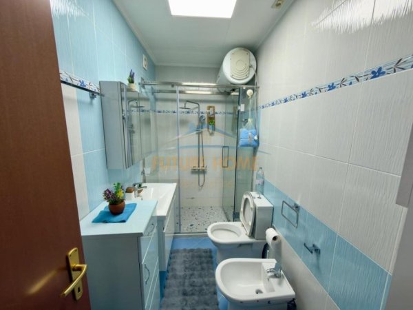 Tirane, jepet me qera apartament 3+1 Kati 5, 126 m² 1.350 € (LIQENI I THATE)