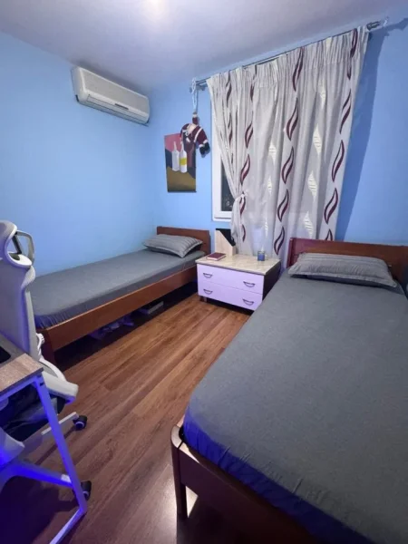 Tirane, jepet me qera apartament 2+1 Kati 3, 106 m² 900 € (RR.PERLAT REXHEPI, LIBRI UNIVERSITAR)