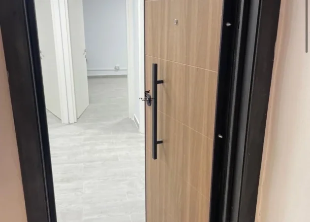 Tirane, jepet me qera zyre Kati 1, 113 m² 600 € (RRUGA IRFAN TOMINI)