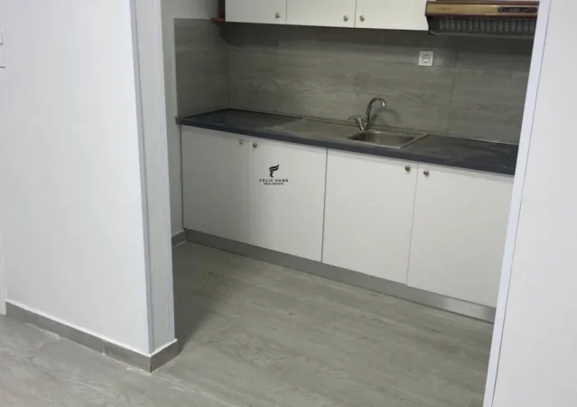 Tirane, jepet me qera zyre Kati 1, 113 m² 600 € (RRUGA IRFAN TOMINI)