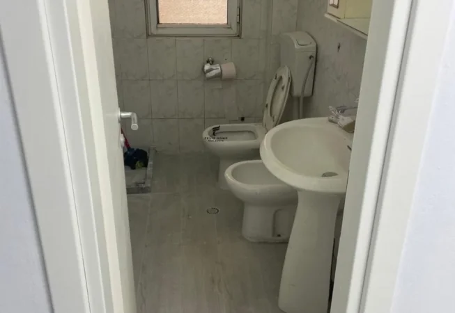Tirane, jepet me qera zyre Kati 1, 113 m² 600 € (RRUGA IRFAN TOMINI)
