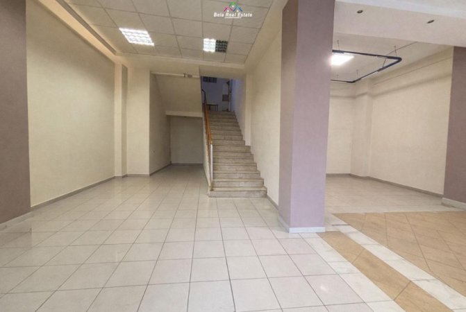 Tirane, jepet me qera dyqan Kati 0, 350 m² 7.000 € (Stacioni i Trenit)