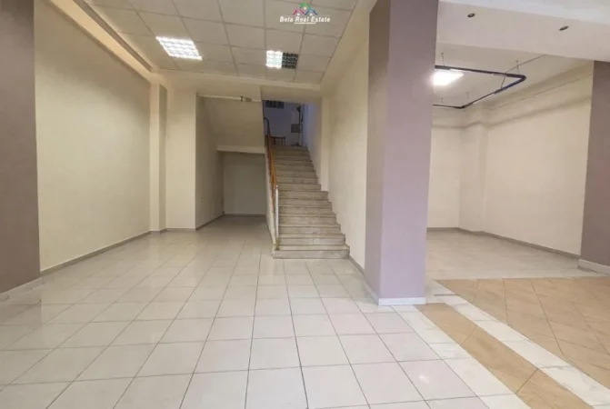 Tirane, jepet me qera dyqan Kati 0, 350 m² 7.000 € (Stacioni i Trenit)