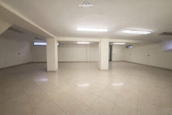 Tirane, jepet me qera dyqan Kati 0, 350 m² 7.000 € (Stacioni i Trenit)