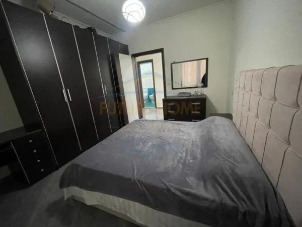 Tirane, jepet me qera apartament 1+1 Kati 4, 78 m² 650 € (Liqeni I Thatë)