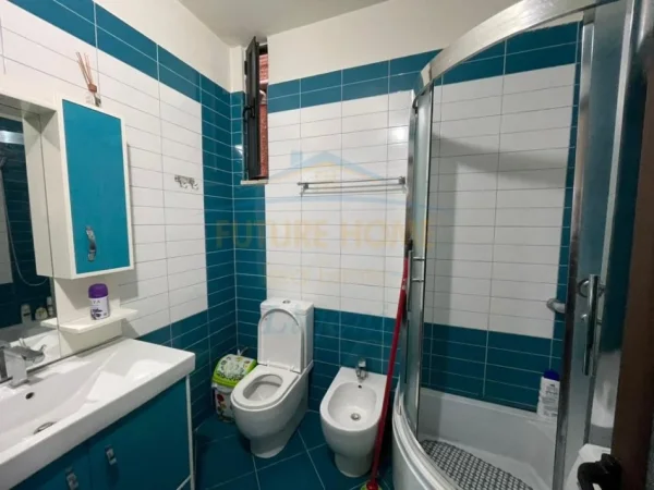 Tirane, jepet me qera apartament 1+1 Kati 4, 78 m² 650 € (Liqeni I Thatë)