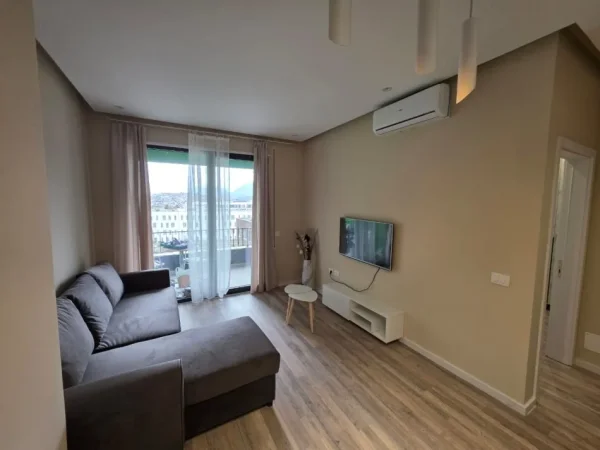 Tirane, jepet me qera apartament 1+1 Kati 6, 65 m² 450 € (5 Maji)