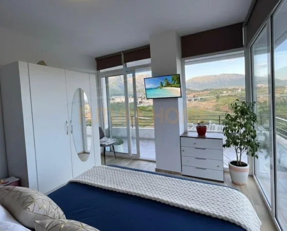 Tirane, jepet me qera Vile 2 Katshe Kati 0, 1.400 m² 2.000 € (Farke)