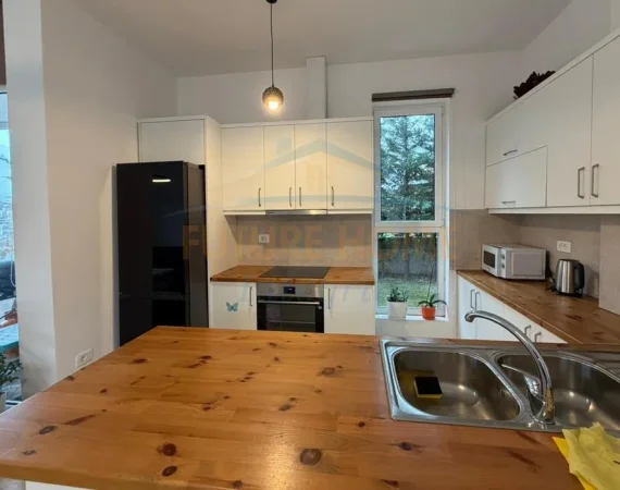 Tirane, jepet me qera Vile 2 Katshe Kati 0, 1.400 m² 2.000 € (Farke)