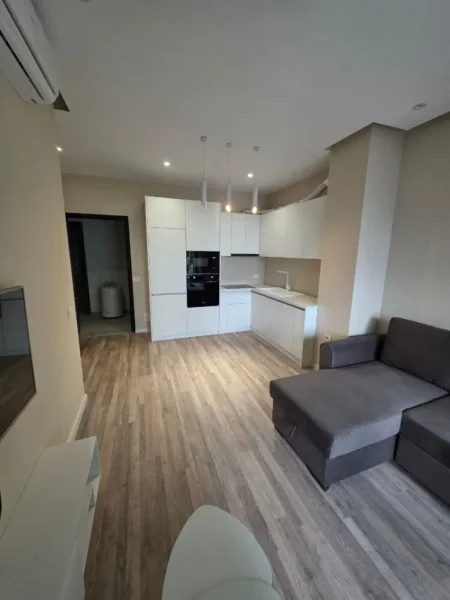 Tirane, jepet me qera apartament 1+1 Kati 6, 65 m² 450 € (5 Maji)