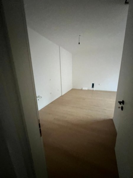Tirane, jepet me qera apartament 2+1 Kati 4, 95 m² 300 € (Kamez)