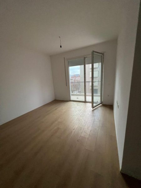 Tirane, jepet me qera apartament 2+1 Kati 4, 95 m² 300 € (Kamez)