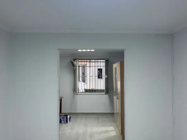 Tirane, jepet me qera zyre Kati 1, 113 m² 800 € (BULEVARDI BAJRAM CURRI)