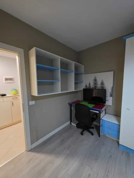 Tirane, jepet me qera apartament 2+1 , 93 m² 500 € (Rruga 3 Deshmoret)