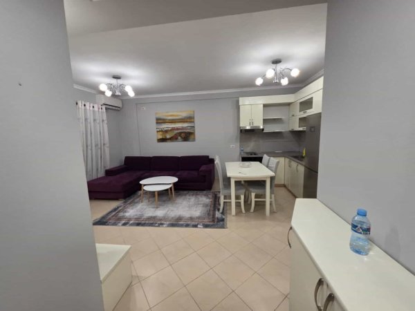 Tirane, jepet me qera apartament 2+1 , 93 m² 500 € (Rruga 3 Deshmoret)