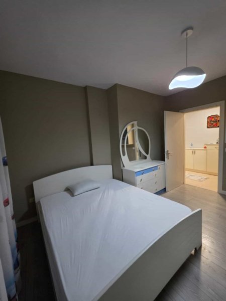 Tirane, jepet me qera apartament 2+1 , 93 m² 500 € (Rruga 3 Deshmoret)