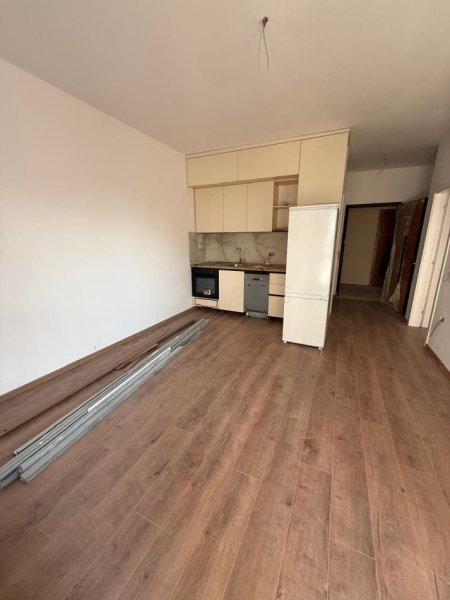 Tirane, jepet me qera apartament 1+1 Kati 7, 60 m² 600 € (zogu zi)