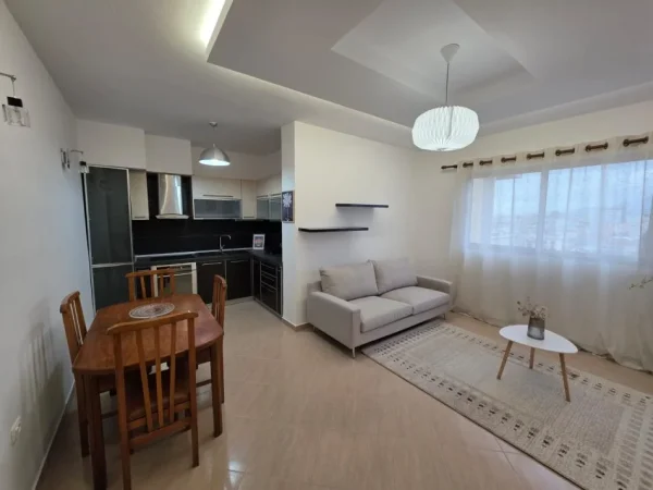 Tirane, jepet me qera apartament 1+1 Kati 5, 65 m² 500 € (Rrethi i Selites.)