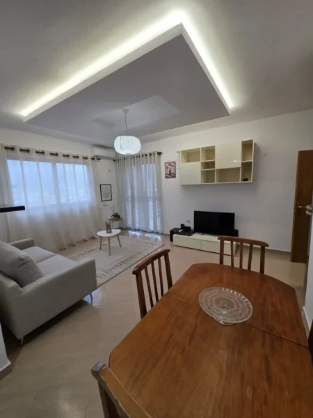 Tirane, jepet me qera apartament 1+1 Kati 5, 65 m² 500 € (Rrethi i Selites.)