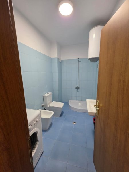 Tirane, jepet me qera apartament 1+1 Kati 5, 65 m² 500 € (Rrethi i Selites.)