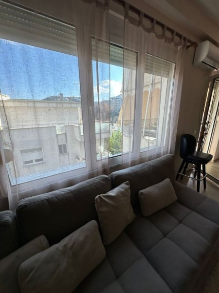 Tirane, jepet me qera apartament 2+1+Ballkon Kati 2, 100 m² 700 € (Liqeni i Thate)