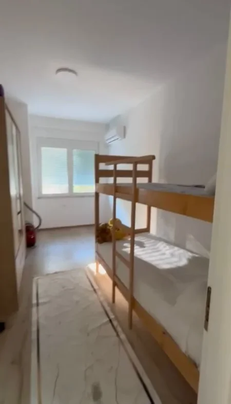 Tirane, jepet me qera apartament 2+1+Ballkon Kati 2, 100 m² 700 € (Liqeni i Thate)
