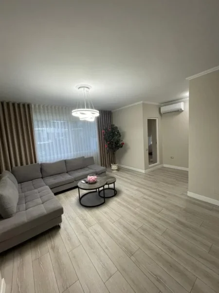 Tirane, jepet me qera apartament 1+1 Kati 4, 75 m² 800 € (Rruga e Kosovareve)