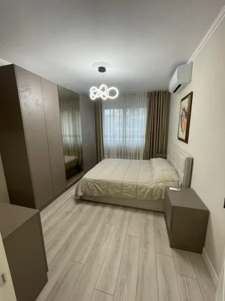 Tirane, jepet me qera apartament 1+1 Kati 4, 75 m² 800 € (Rruga e Kosovareve)