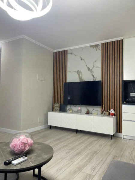 Tirane, jepet me qera apartament 1+1 Kati 4, 75 m² 800 € (Rruga e Kosovareve)
