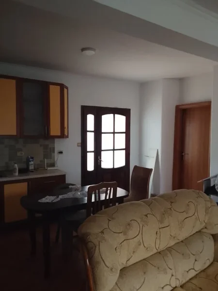 Tirane, jepet me qera Vile 1+1+Aneks+Ballkon , 95 m² 400 € (Rruga gavril pepo)