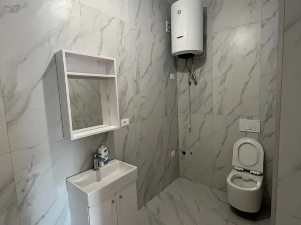 Tirane, shitet apartament 2+1+Ballkon Kati 7, 74 m² 128.000 € (ALI DEMI)