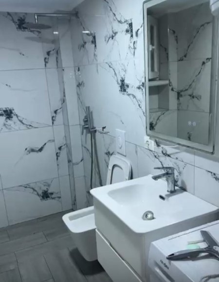 Tirane, jepet me qera apartament 2+1 Kati 3, 80 m² 600 € (RRUGA ASIM VOKSHI)
