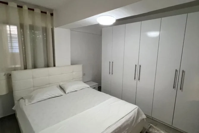 Tirane, jepet me qera Vile 2+1 Kati 1, 70 m² 600 € (zogu i zi)