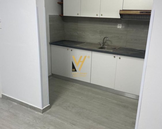 Tirane, jepet me qera zyre Kati 0, 114 m² 800 € (IRFAN TOMINI)