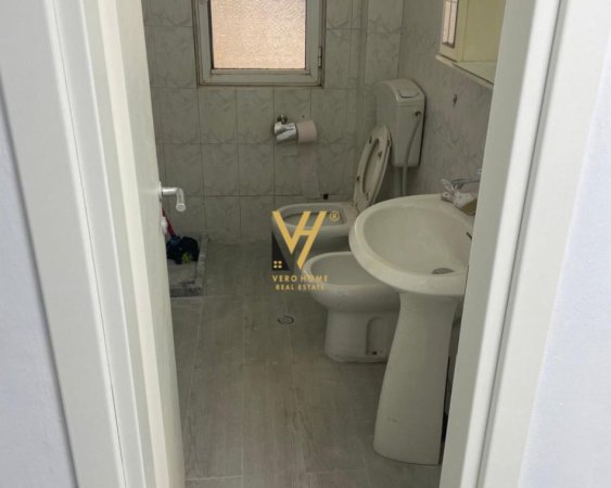 Tirane, jepet me qera zyre Kati 0, 114 m² 800 € (IRFAN TOMINI)