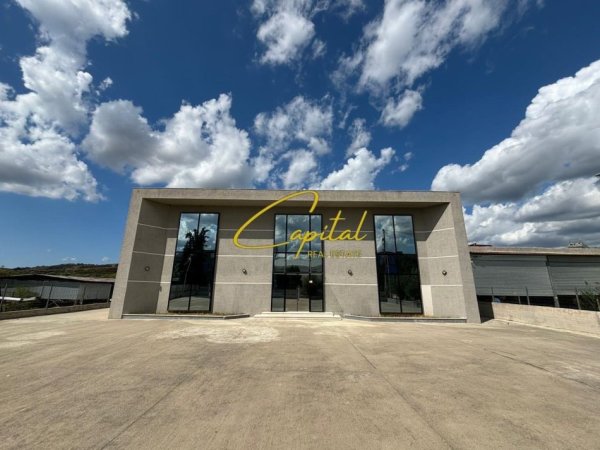 Tirane, jepet me qera magazine Kati 0, 4.300 m² 5.000 € (VORE)