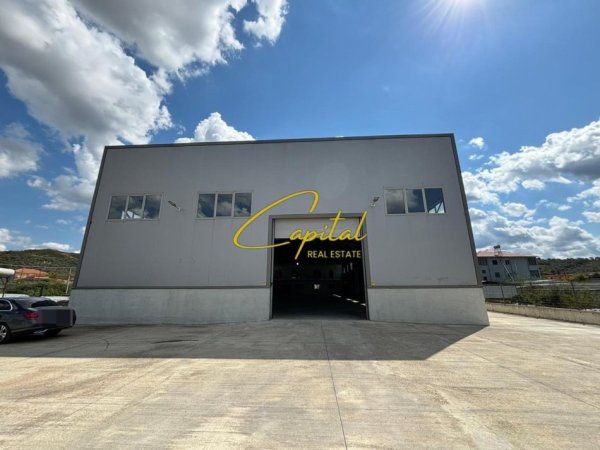 Tirane, jepet me qera magazine Kati 0, 4.300 m² 5.000 € (VORE)