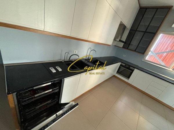 Tirane, jepet me qera magazine Kati 0, 4.300 m² 5.000 € (VORE)