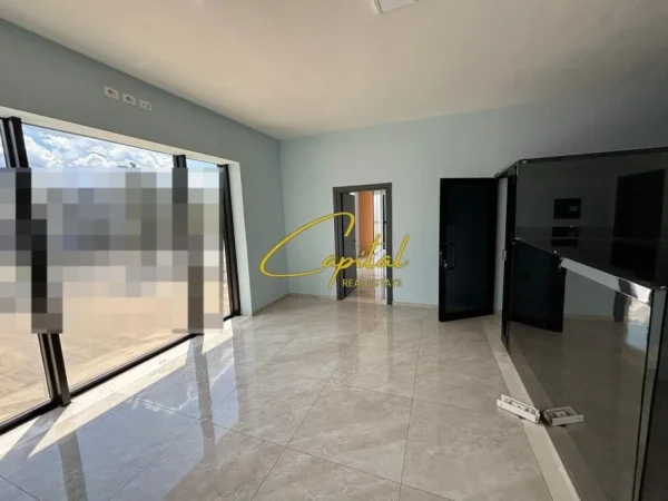 Tirane, jepet me qera magazine Kati 0, 4.300 m² 5.000 € (VORE)