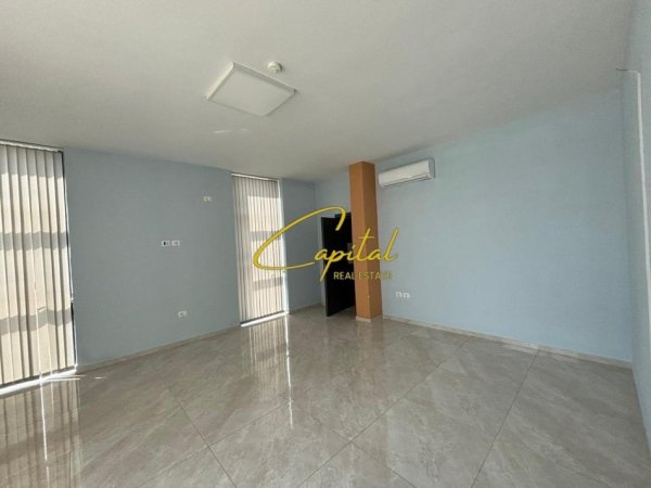 Tirane, jepet me qera magazine Kati 0, 4.300 m² 5.000 € (VORE)