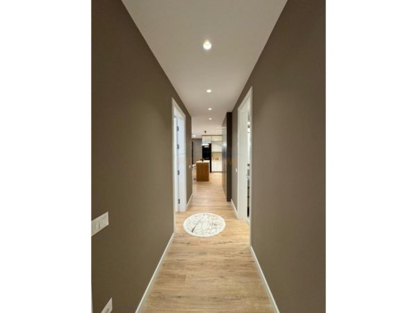 Tirane, jepet me qera apartament 2+1+2+Ballkon+Post Parkimi Kati 6, 125 m² 1.800 € (Kompleksi Delijorgji)