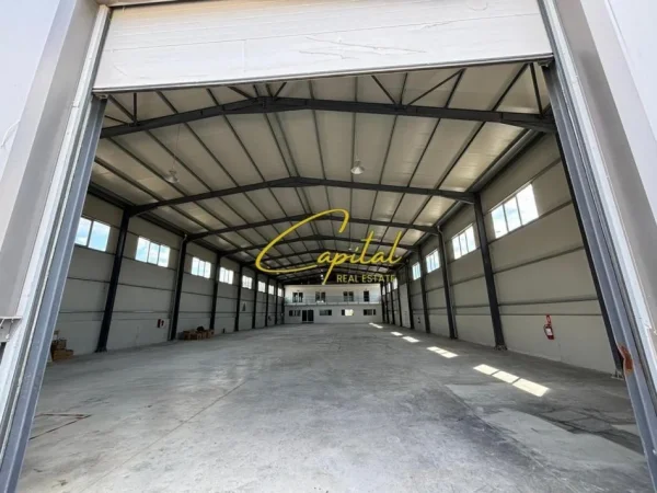 Tirane, jepet me qera magazine Kati 0, 4.300 m² 5.000 € (VORE)