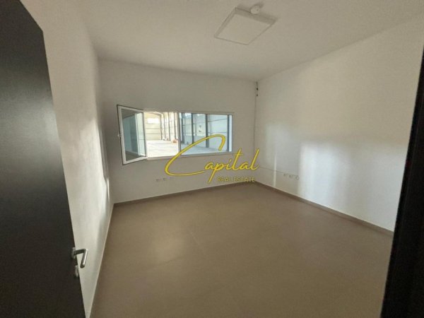 Tirane, jepet me qera magazine Kati 0, 4.300 m² 5.000 € (VORE)